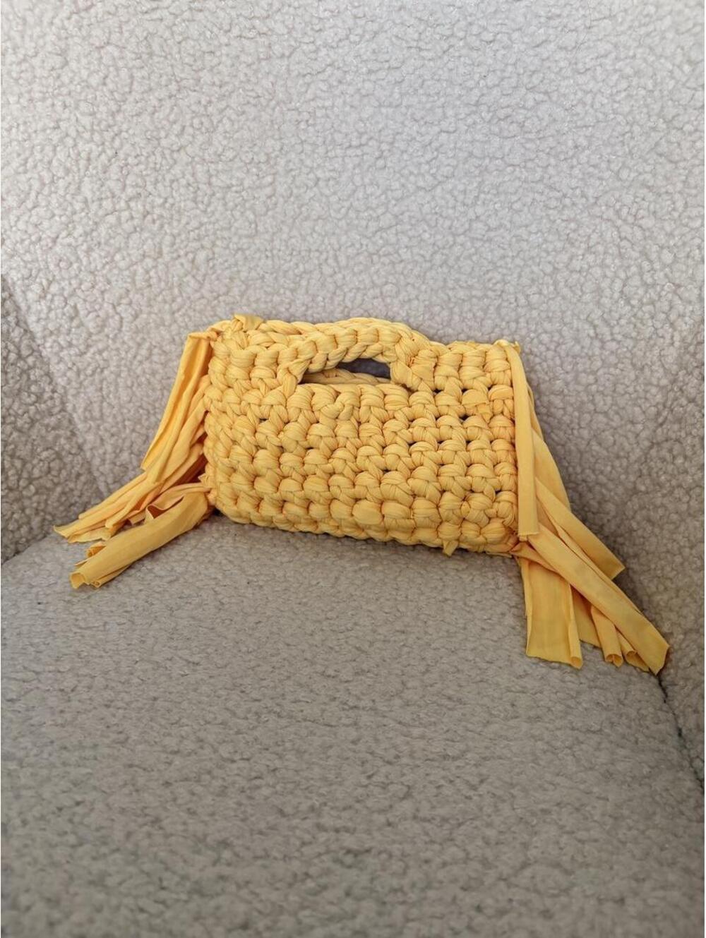FRINGE CROCHET CLUTCH